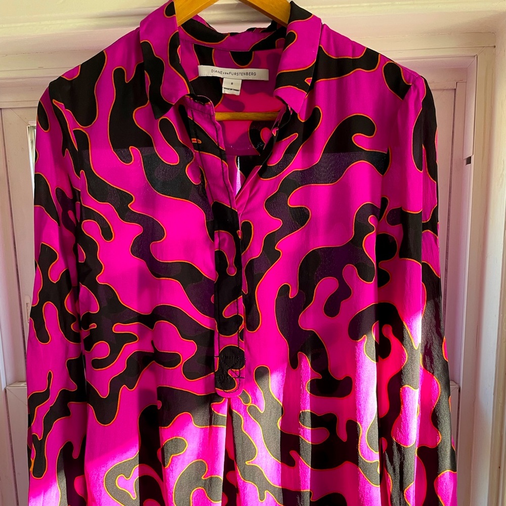 DVF stunning magenta silk blouse size 8